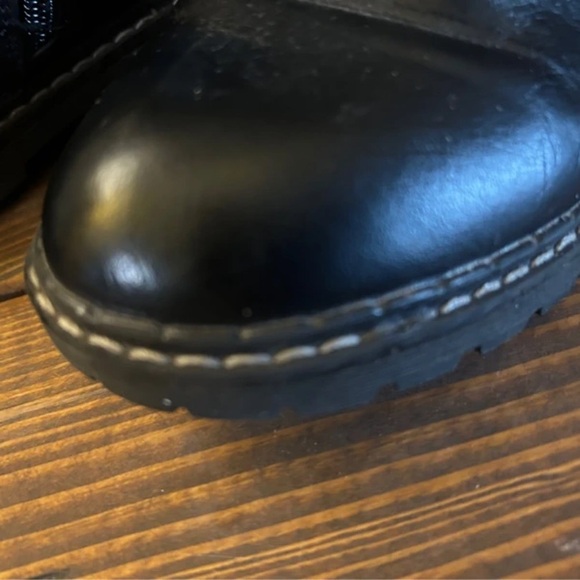 Elegant Black Leather Heeled Boots - Picture 4 of 6